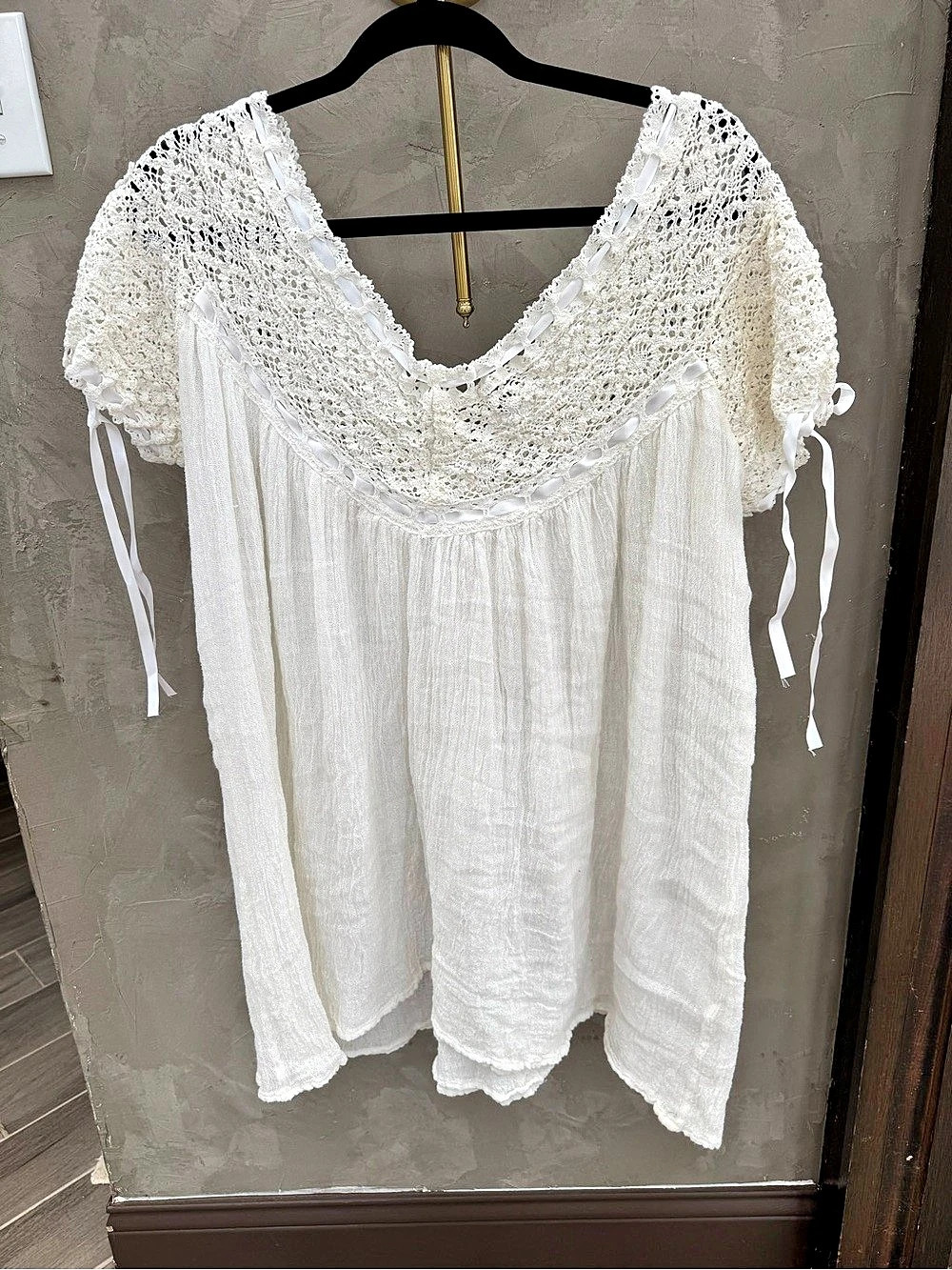 Jen’s Pirate Booty Boho Crochet Lace Boho Tunic in White Like New